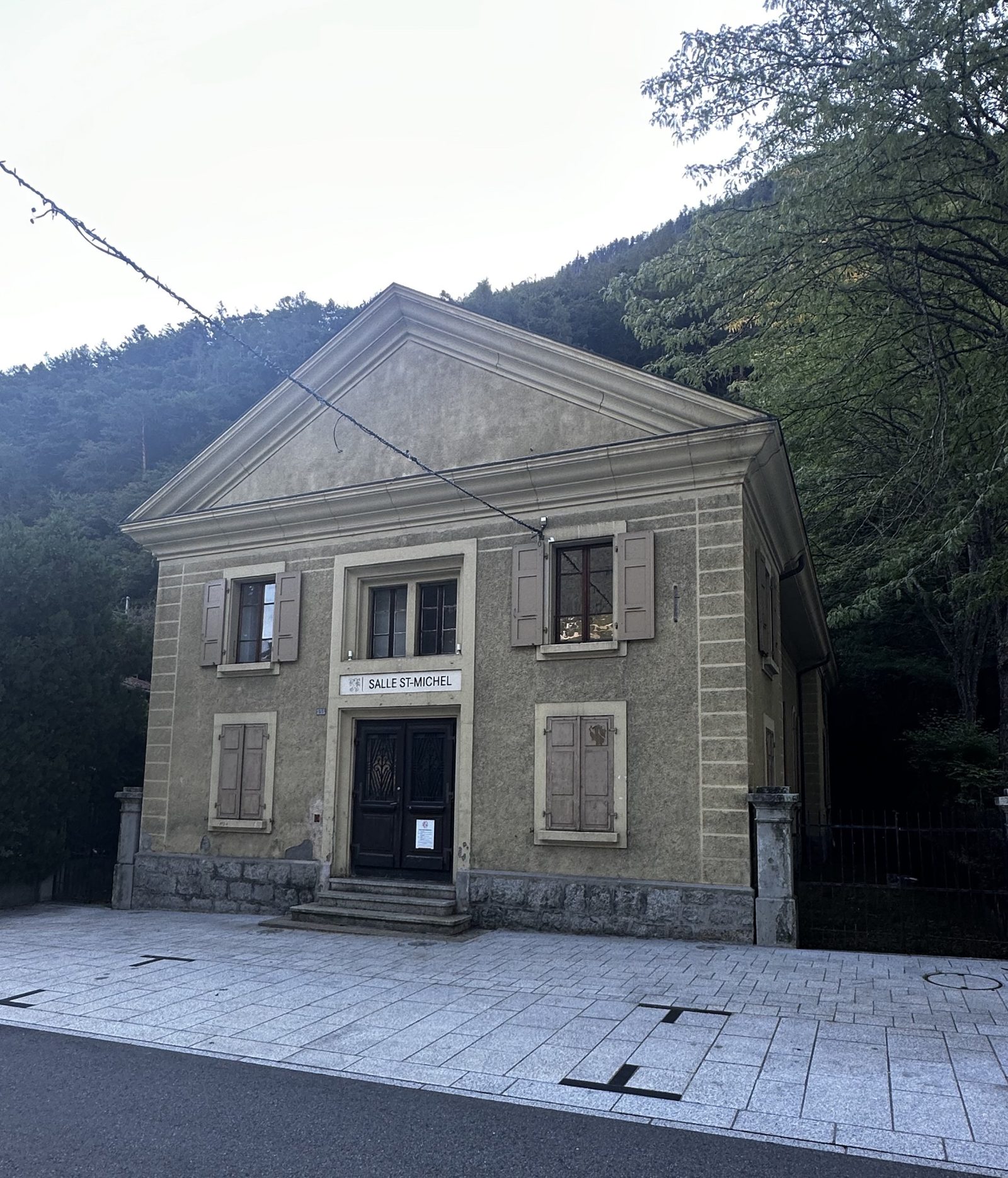 Façade de la Salle St-Michel – avant les travaux